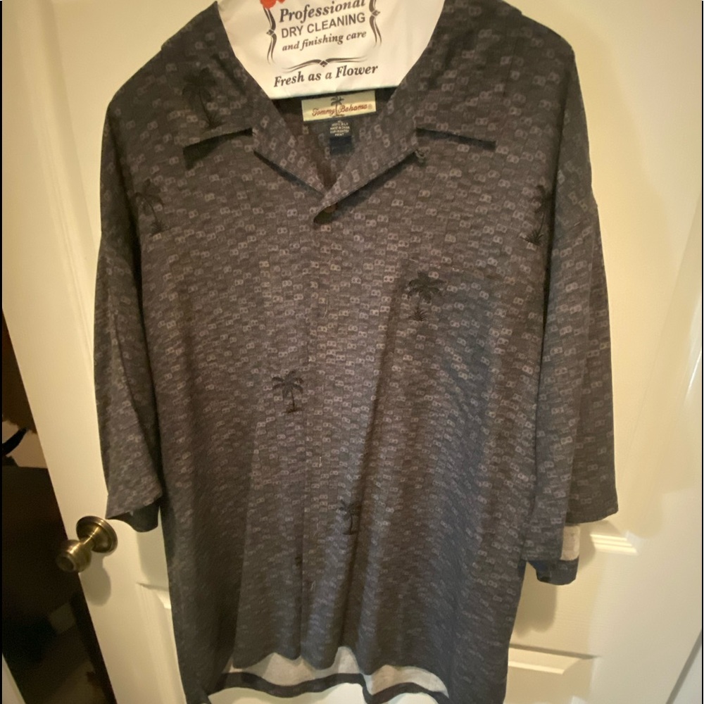 Tommy Bahama Men’s Silk Shirt Size XL Excellent Condition